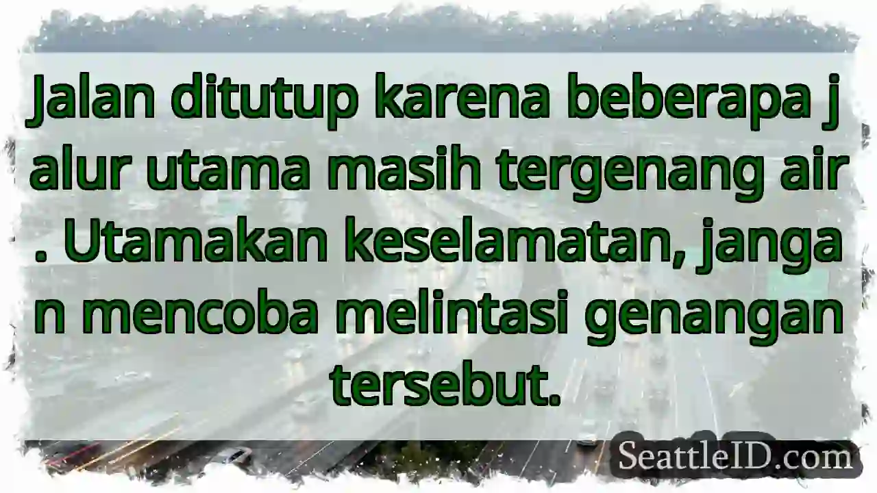 Air menggenang! Jangan coba melintas.